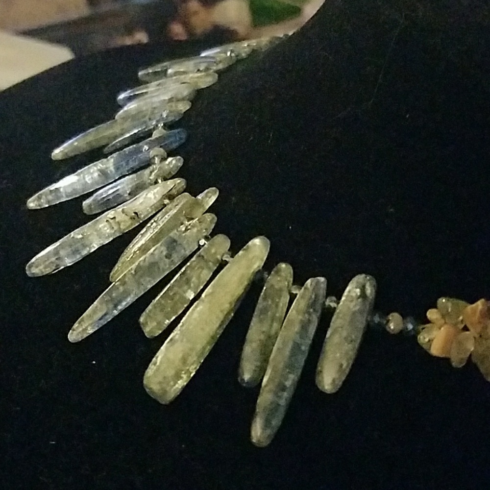 Artisan Natural Kynite Necklace/Earring Set - Picture 3 of 5